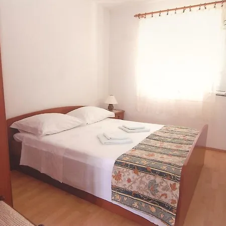 Apartment Kukljica 1 *